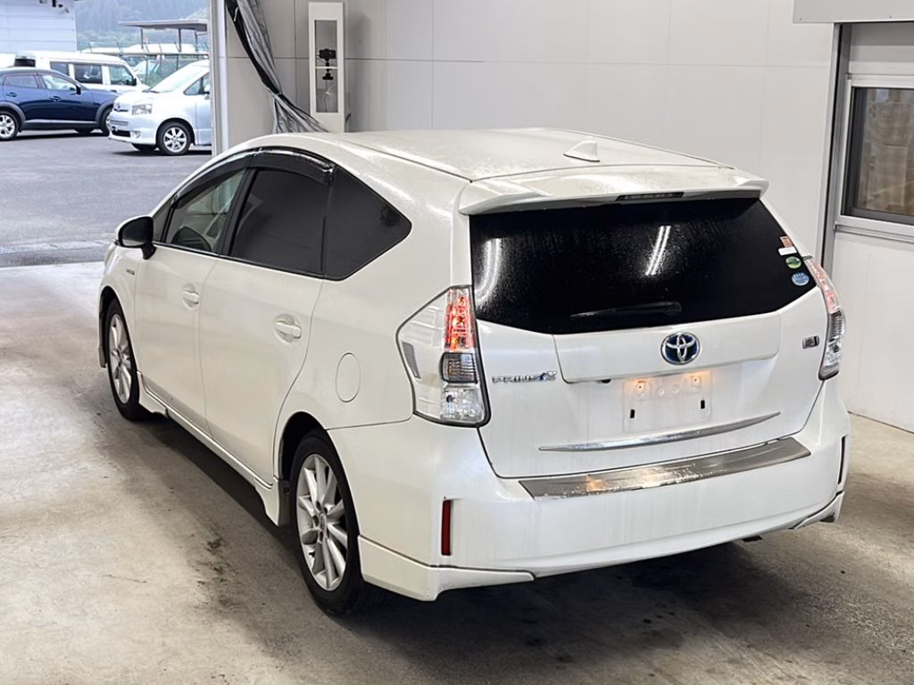 TOYOTA PRIUS ALPHA