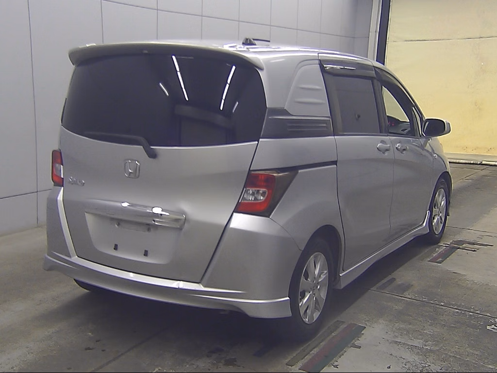 HONDA FREED SPIKE