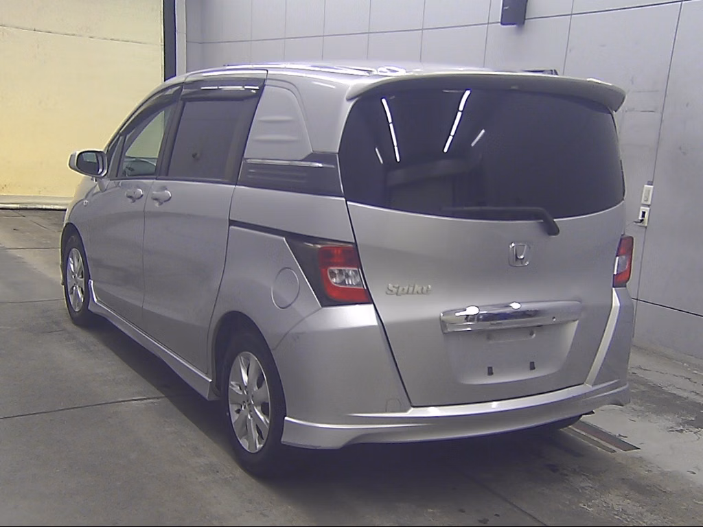 HONDA FREED SPIKE