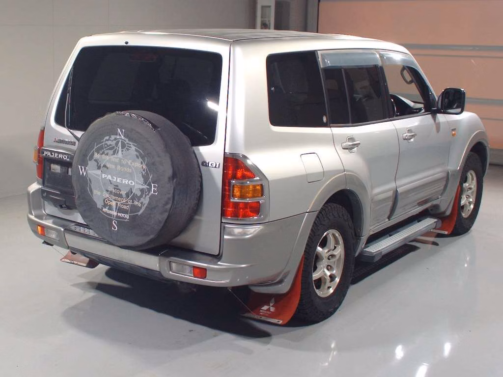 MITSUBISHI PAJERO