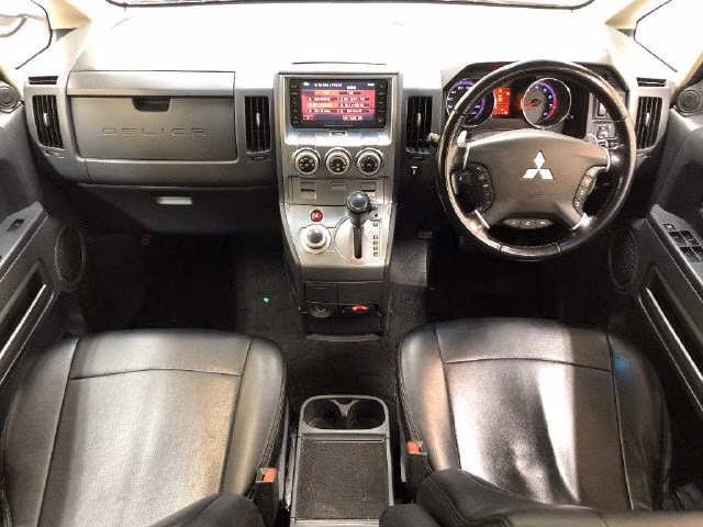 MITSUBISHI DELICA D:5