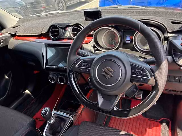 SUZUKI SWIFT