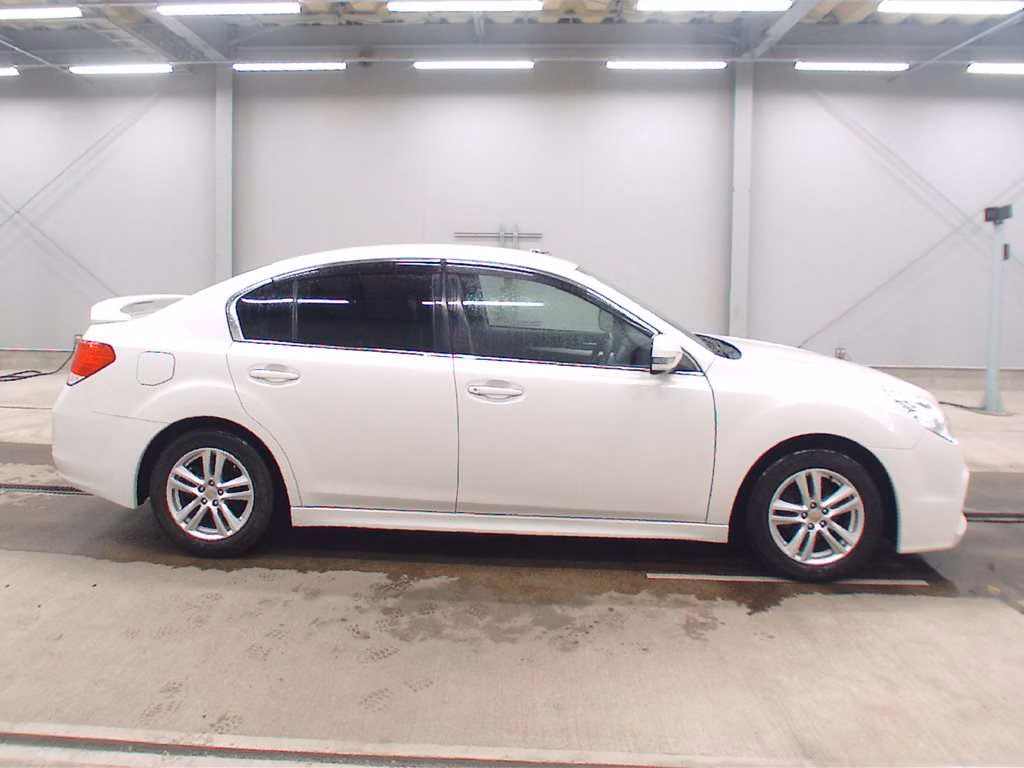 SUBARU LEGACY B4