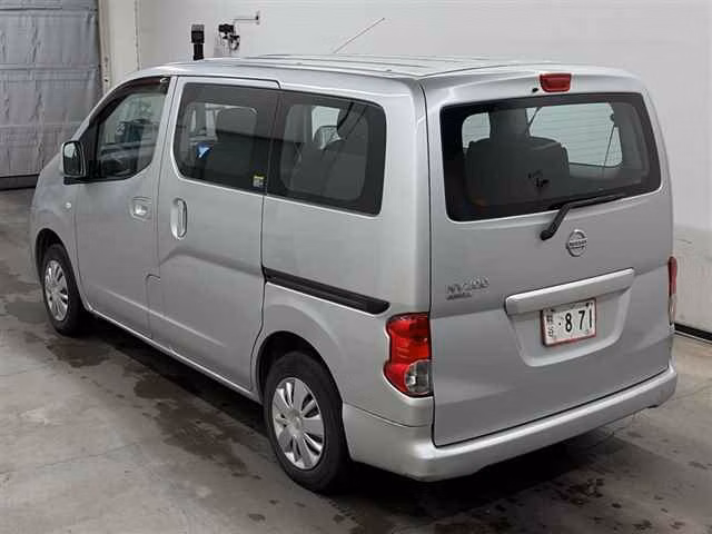 NISSAN NV200