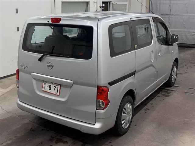 NISSAN NV200