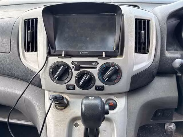 NISSAN NV200