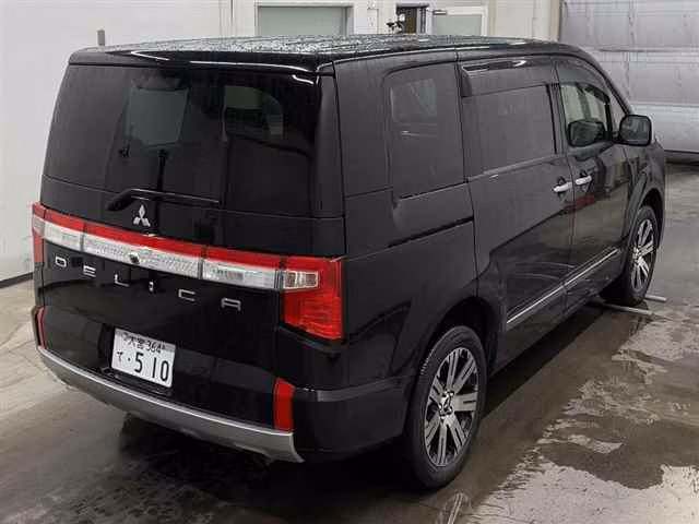 MITSUBISHI DELICA D:5