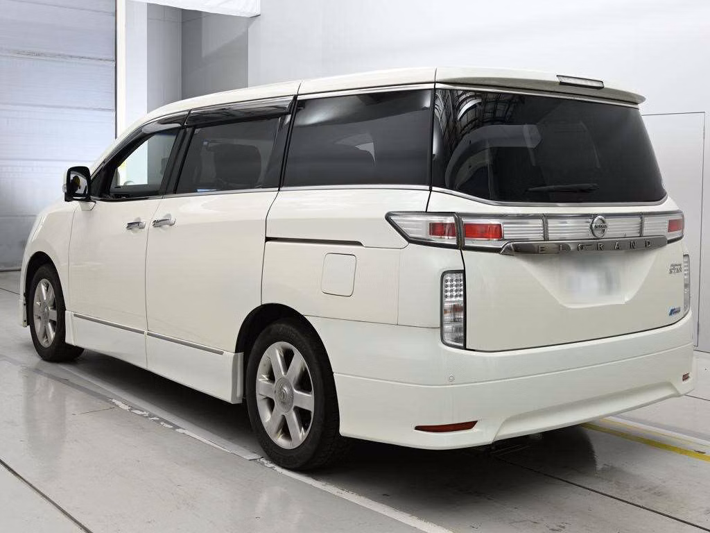 NISSAN ELGRAND