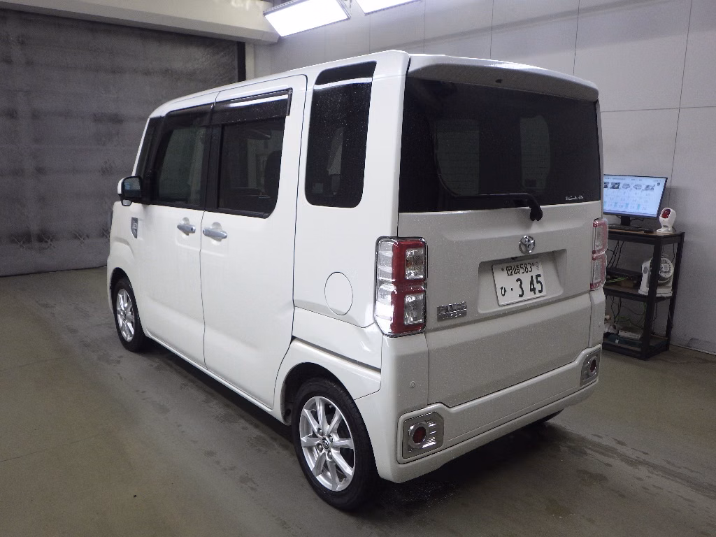 TOYOTA PIXIS MEGA