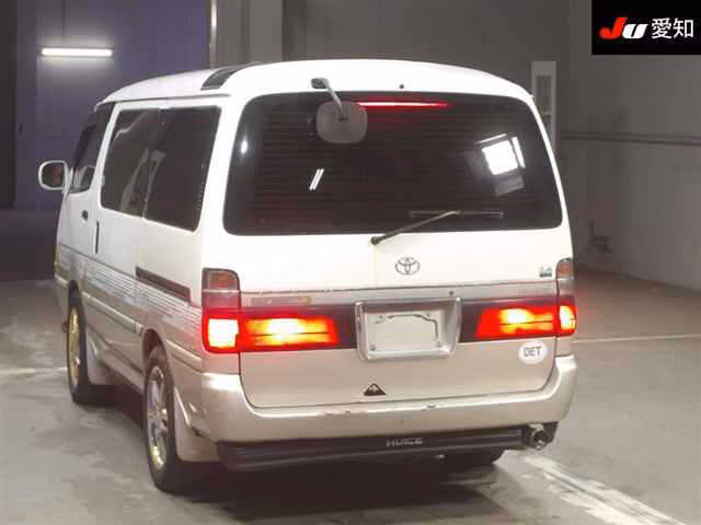 TOYOTA HIACE