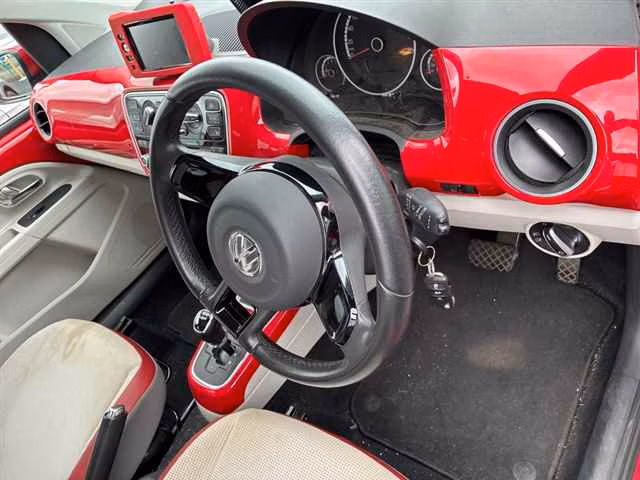 VOLKSWAGEN UP!