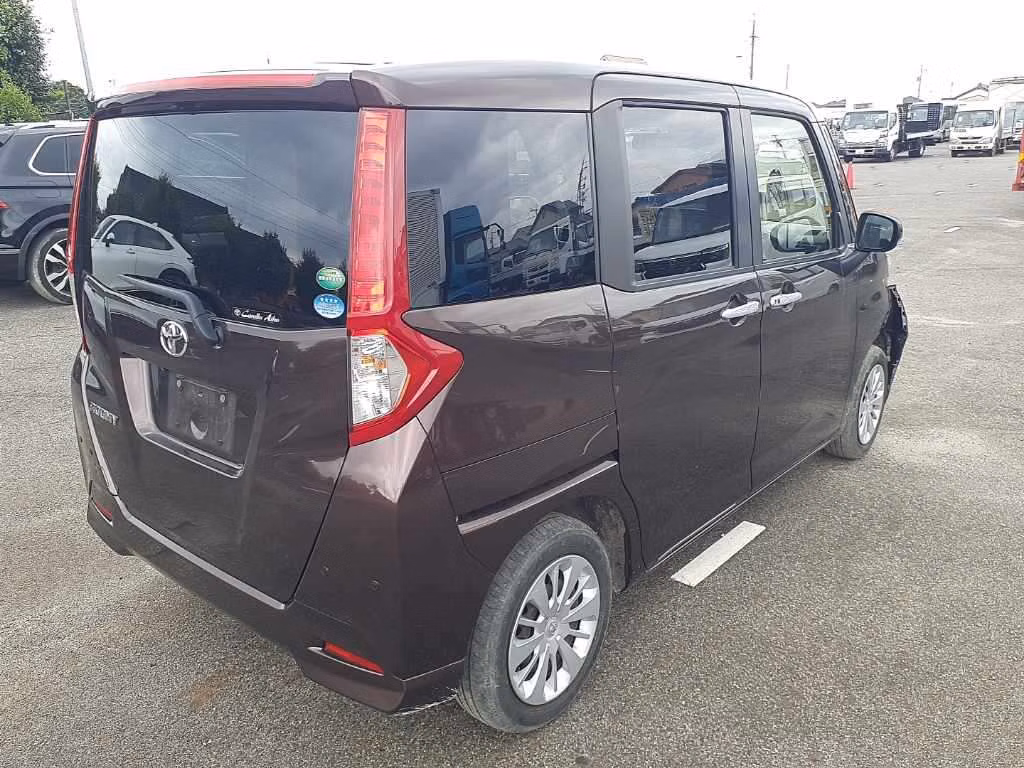 TOYOTA ROOMY