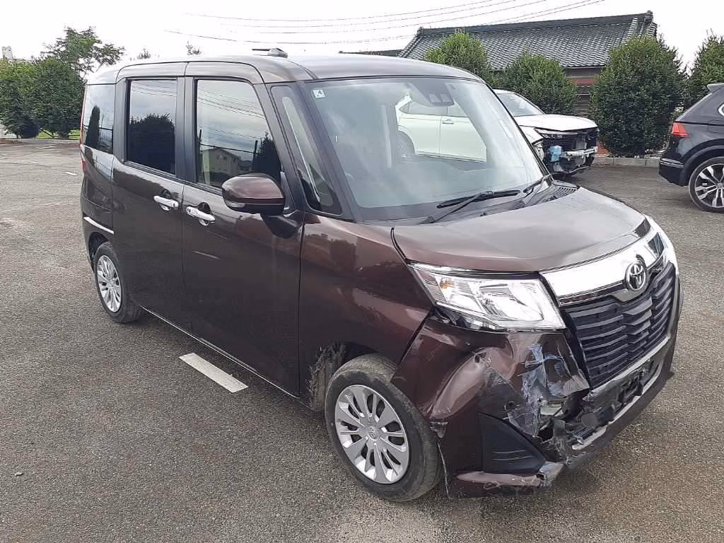 TOYOTA ROOMY