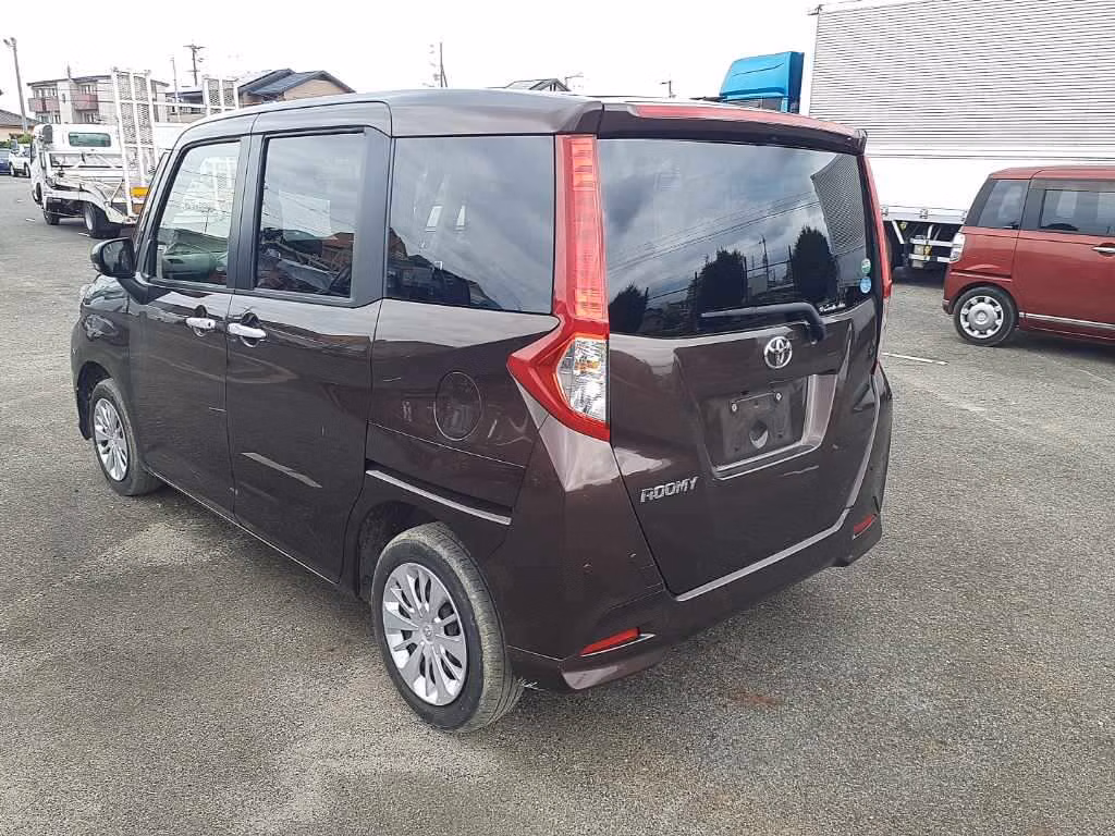 TOYOTA ROOMY