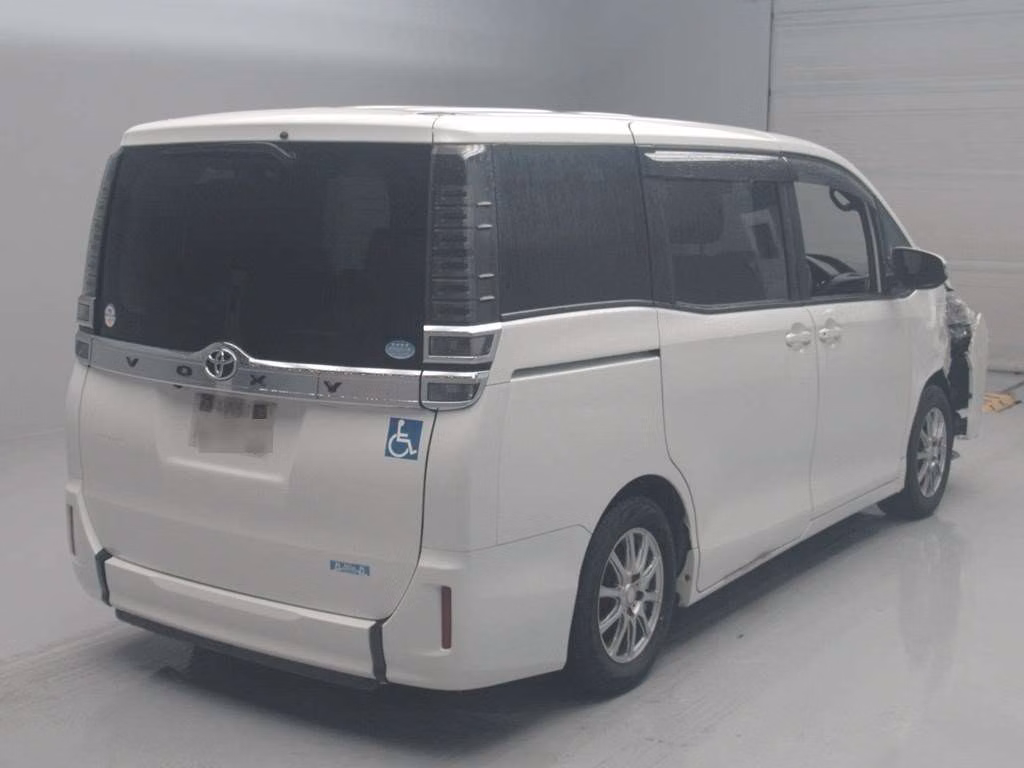 TOYOTA VOXY