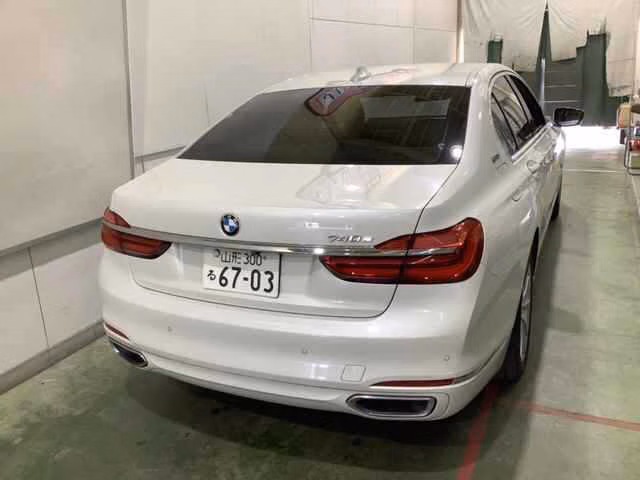 BMW 7-SERIES