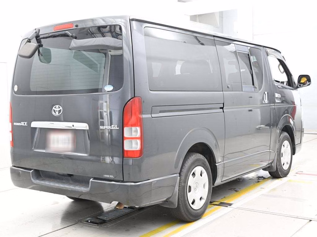 TOYOTA REGIUS ACE