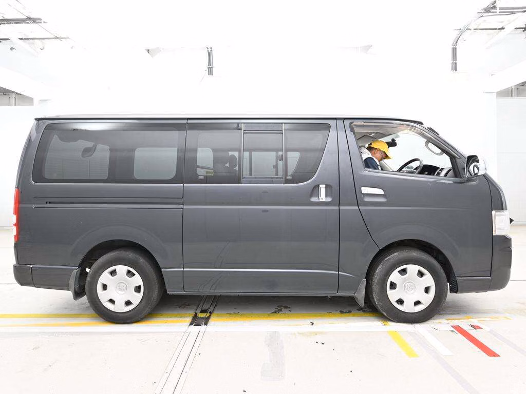 TOYOTA REGIUS ACE