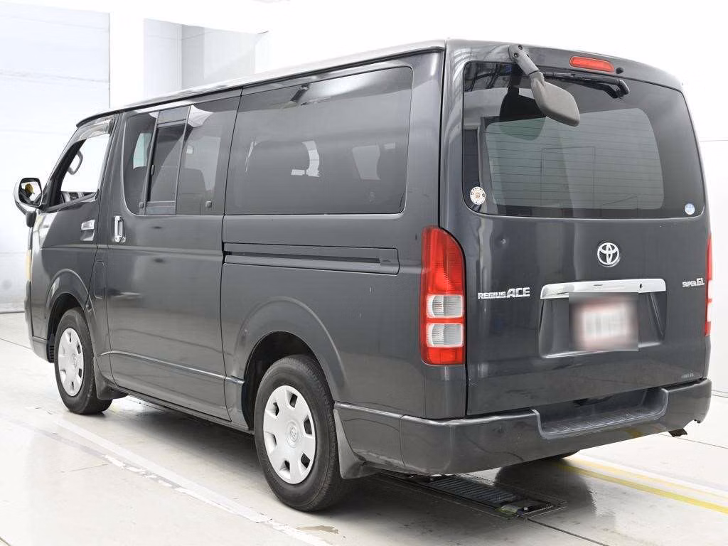 TOYOTA REGIUS ACE