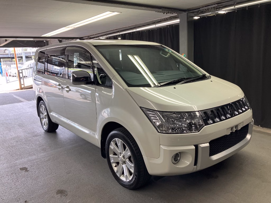 MITSUBISHI DELICA D:5