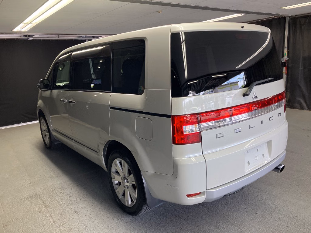 MITSUBISHI DELICA D:5