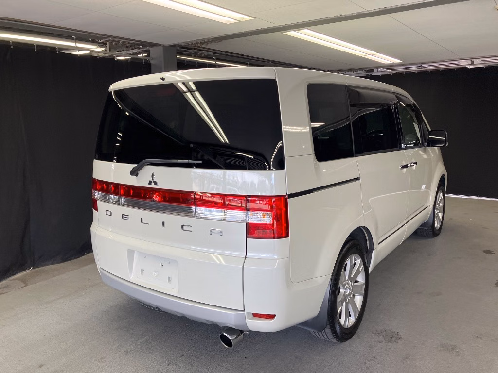 MITSUBISHI DELICA D:5