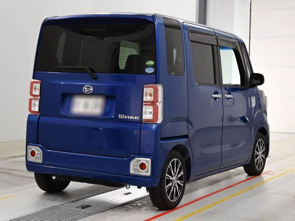 DAIHATSU WAKE