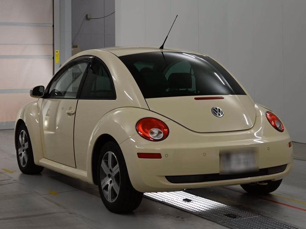 VOLKSWAGEN BEETLE