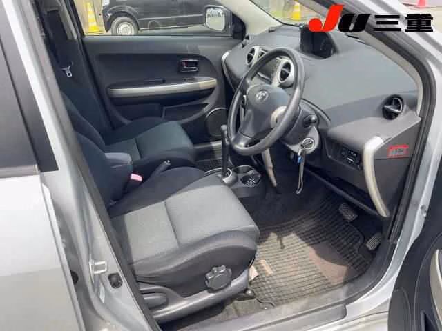 TOYOTA IST