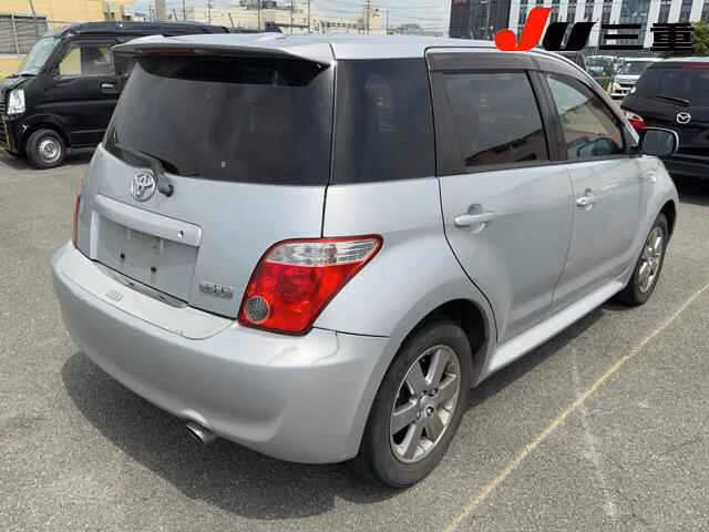 TOYOTA IST