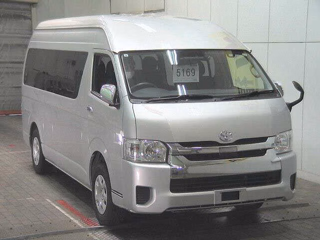 TOYOTA HIACE