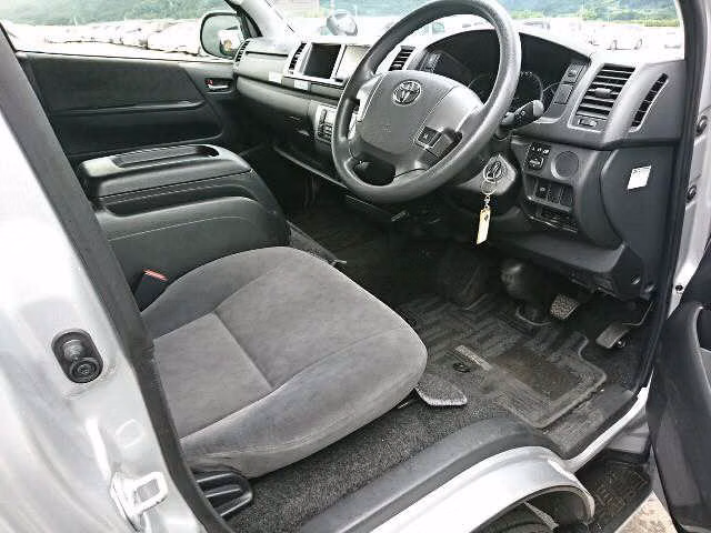 TOYOTA HIACE