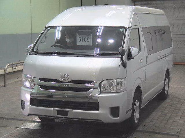 TOYOTA HIACE