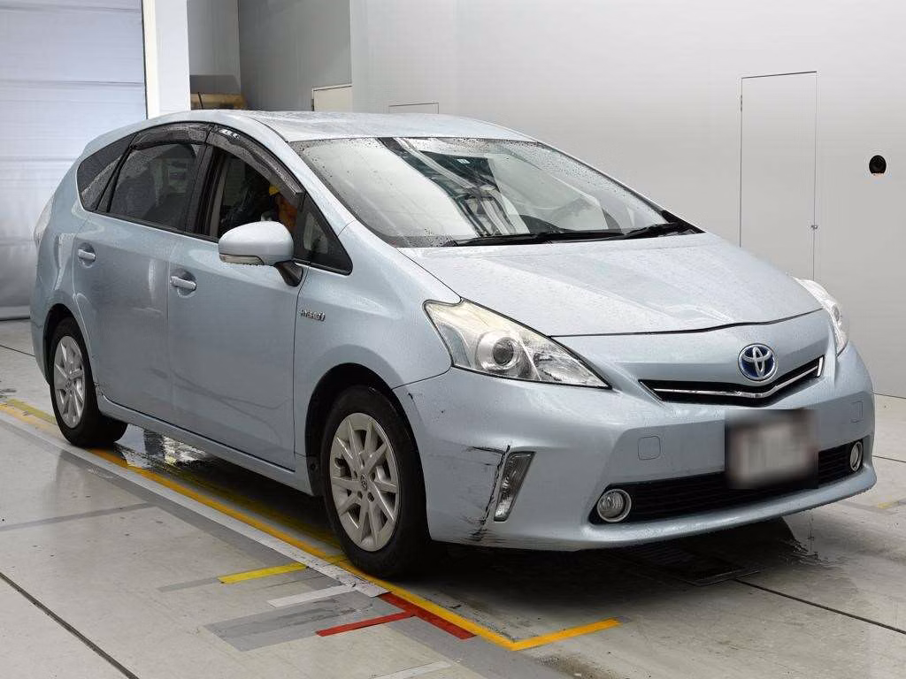 TOYOTA PRIUS ALPHA