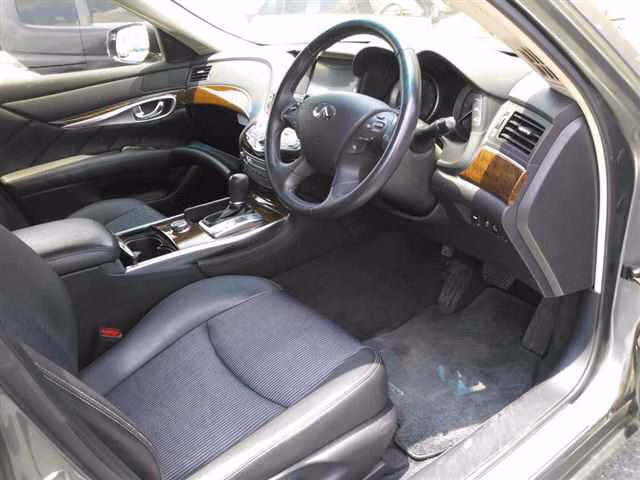 NISSAN FUGA