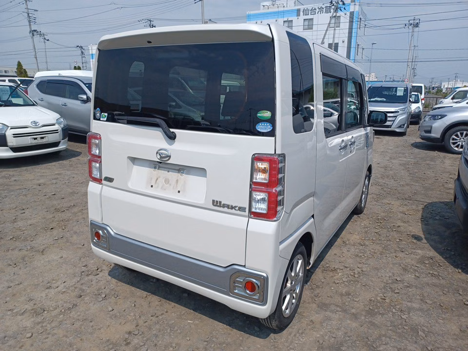 DAIHATSU WAKE