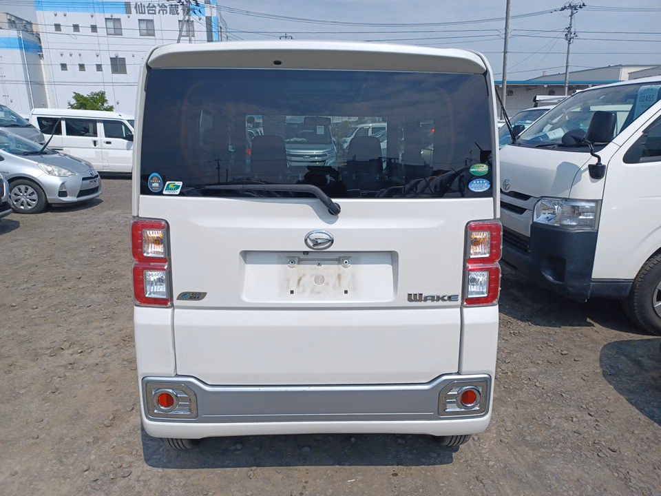 DAIHATSU WAKE