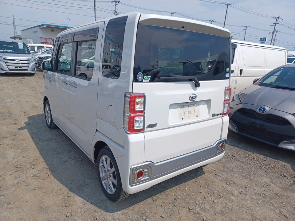 DAIHATSU WAKE