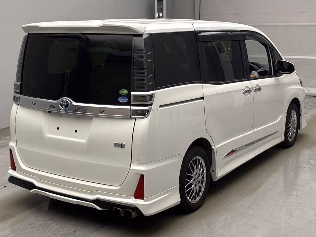 TOYOTA VOXY