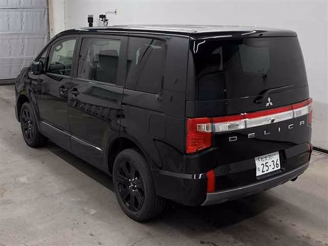 MITSUBISHI DELICA D:5
