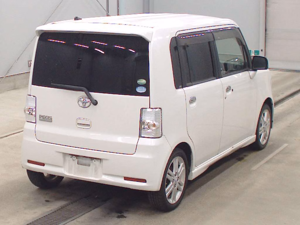 TOYOTA PIXIS SPACE