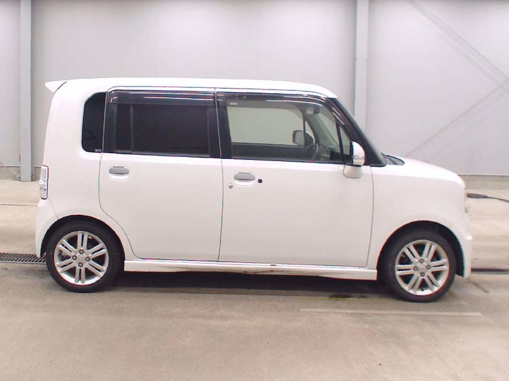 TOYOTA PIXIS SPACE