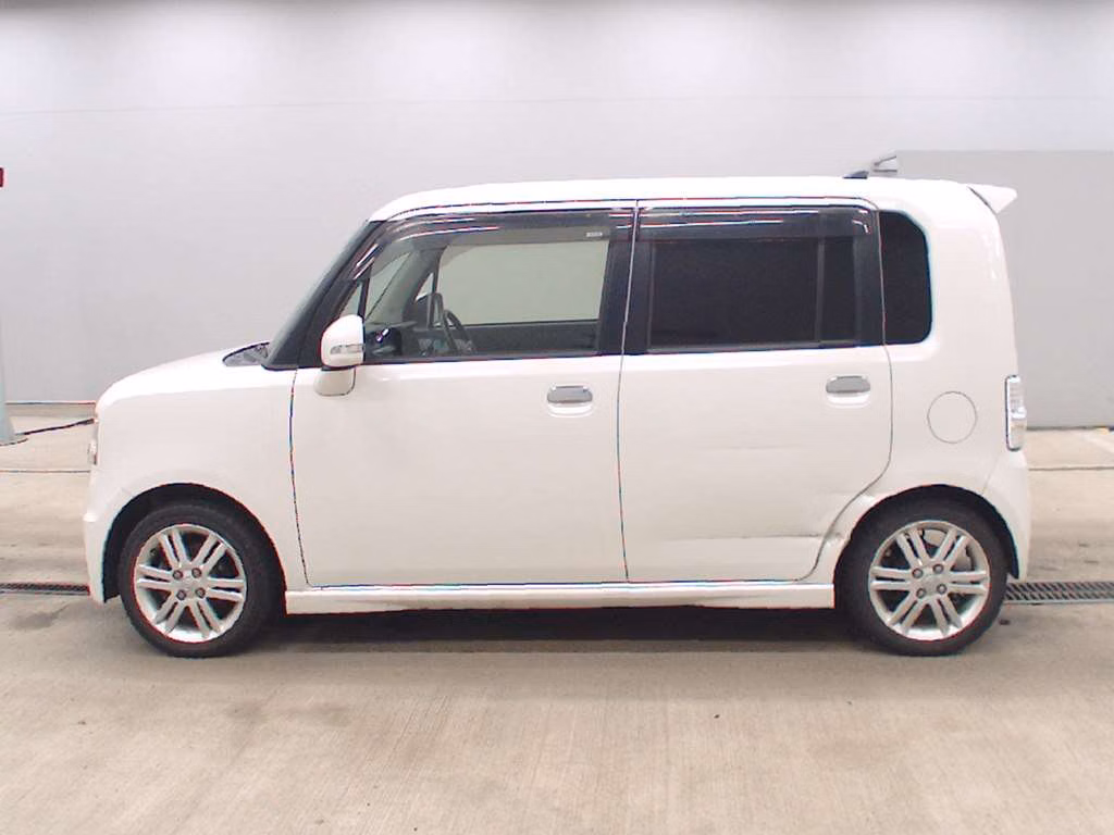 TOYOTA PIXIS SPACE