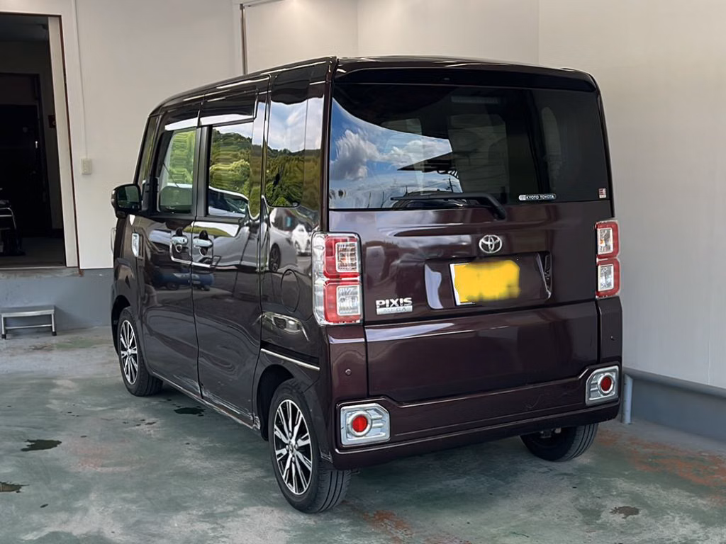 TOYOTA PIXIS MEGA