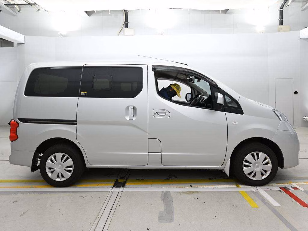 NISSAN NV200