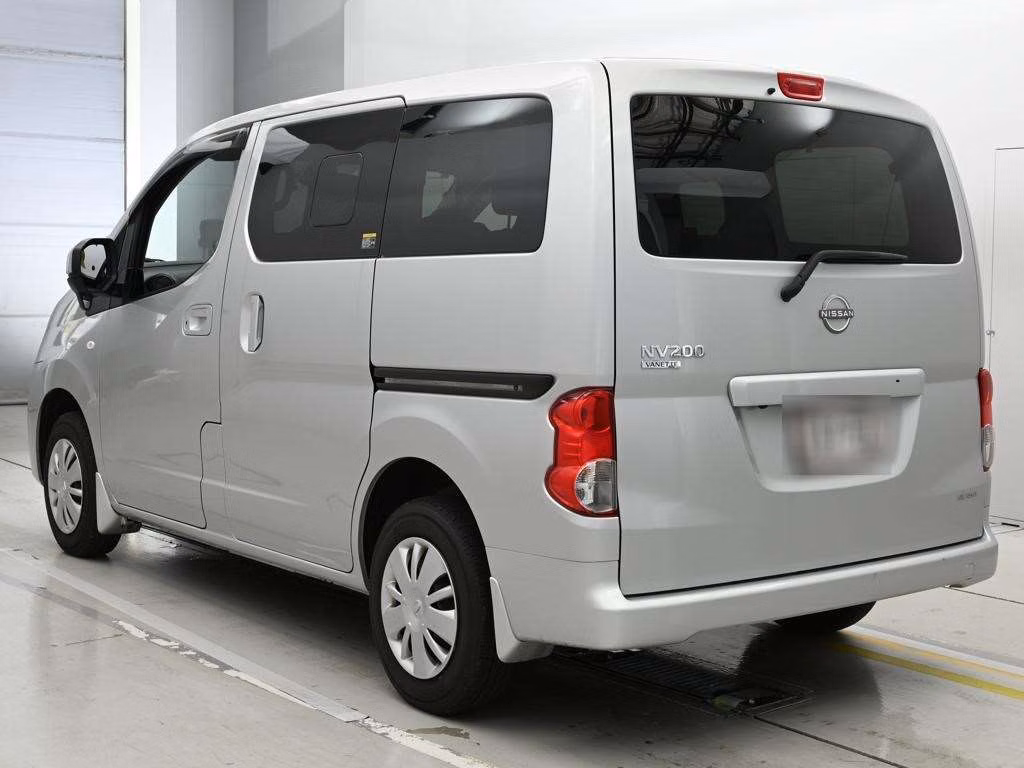 NISSAN NV200
