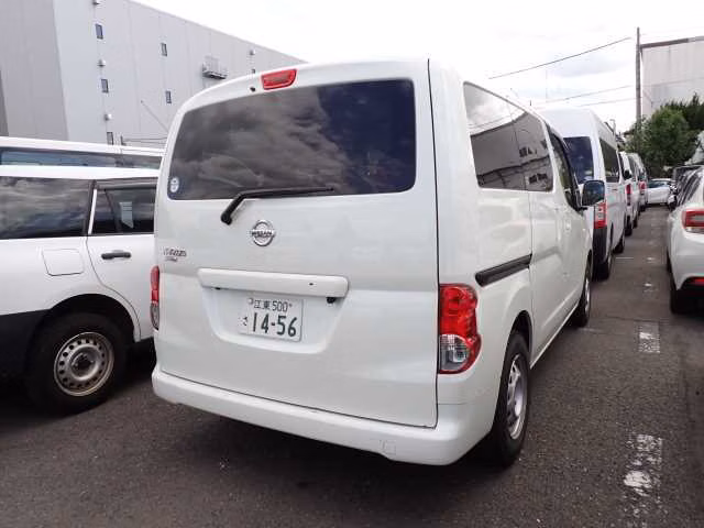 NISSAN NV200