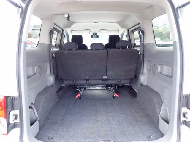 NISSAN NV200