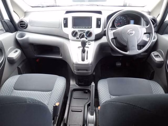 NISSAN NV200