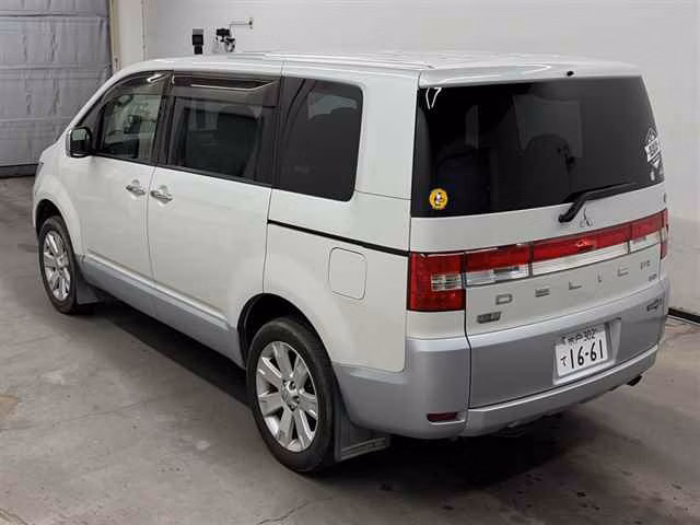 MITSUBISHI DELICA D:5